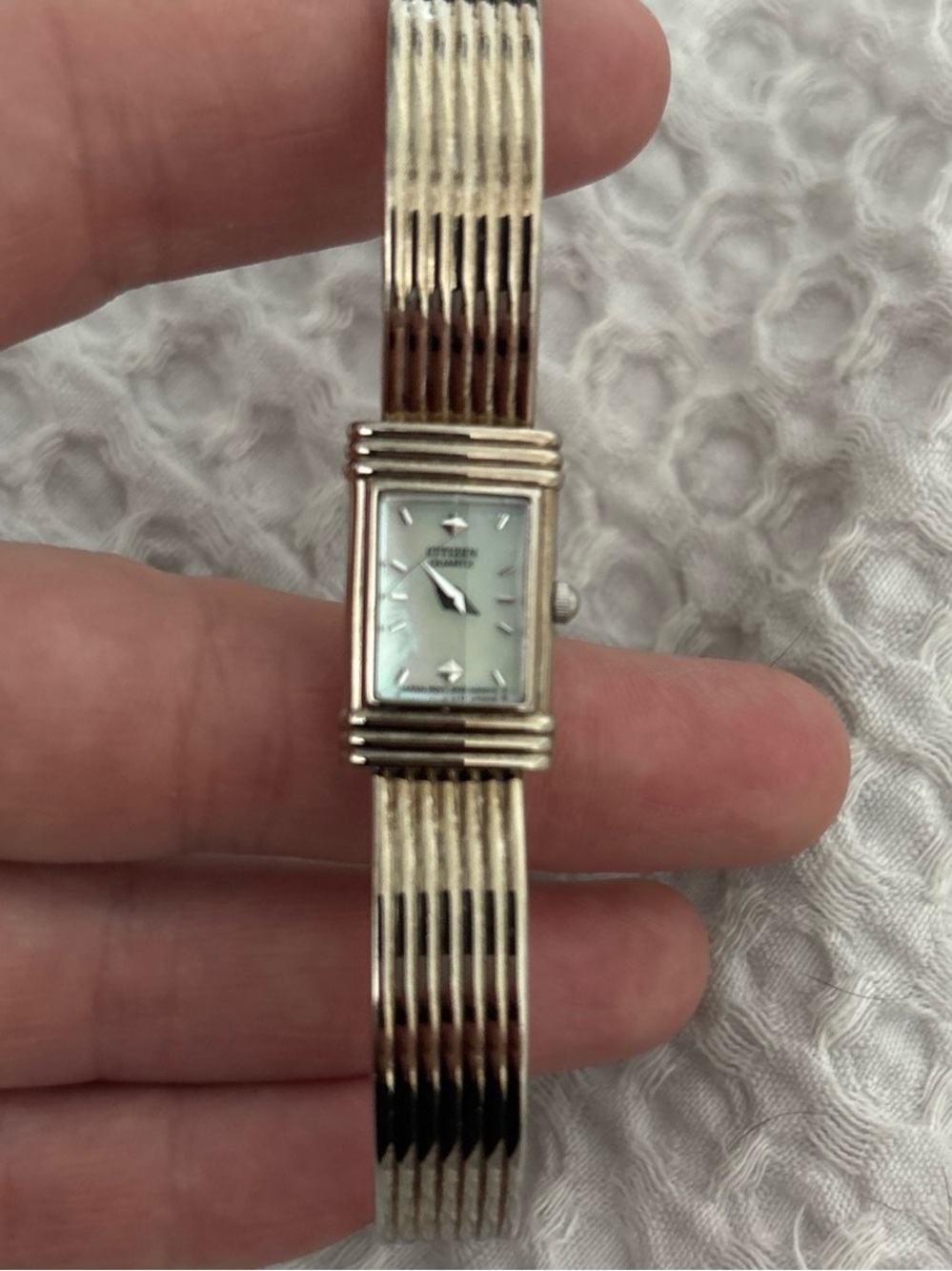Vintage Citizen Quartz 5421-S65696 Silver Tone Bangle Watch